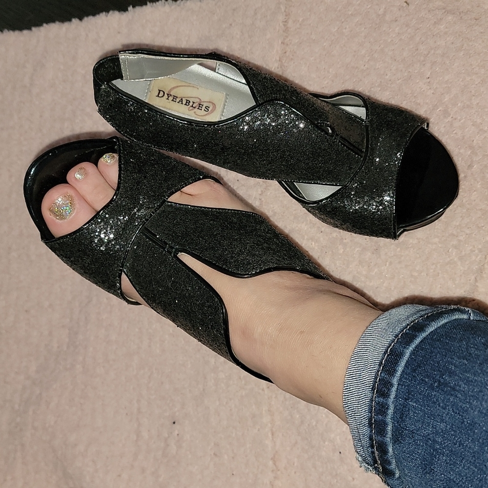 Shoes - Picture 2 of 4